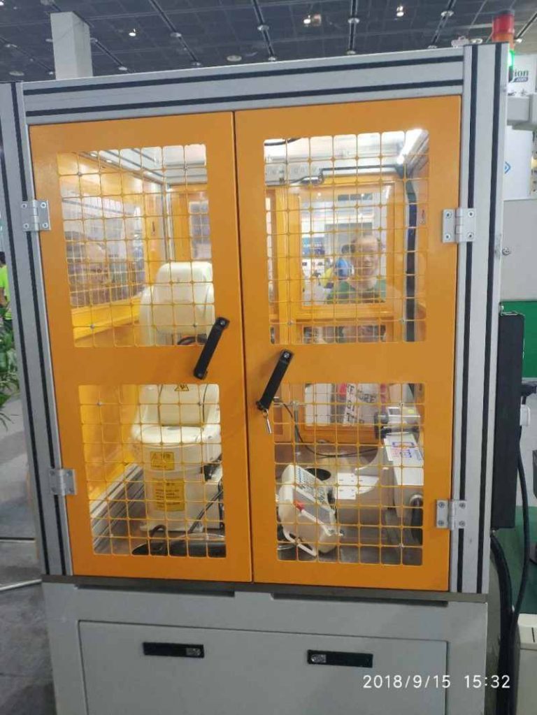 Partitions and equipment protection (4)