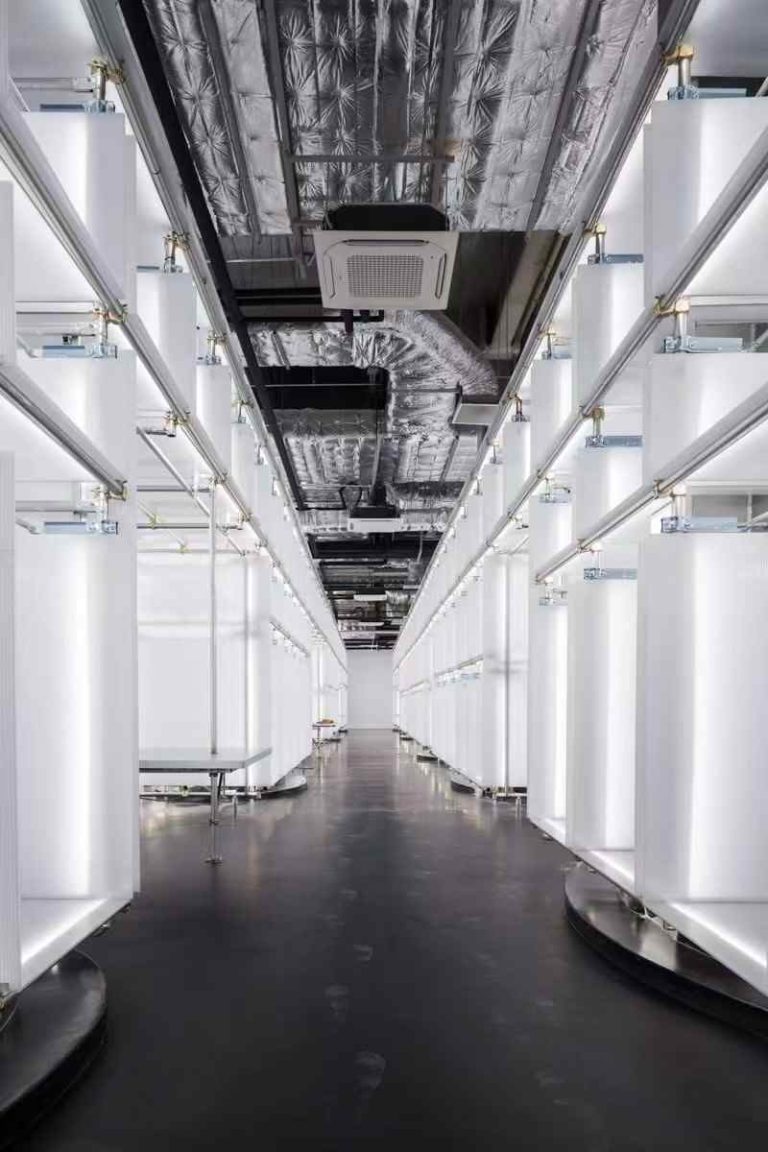 Partitions and equipment protection (6)